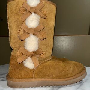 Koolaburra UGG boots

Size 8